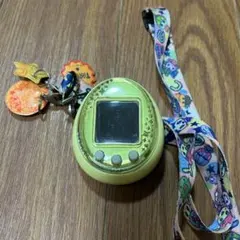 【動作確認済み】たまごっちiDL Tamagotchi イエロー ストラップ付