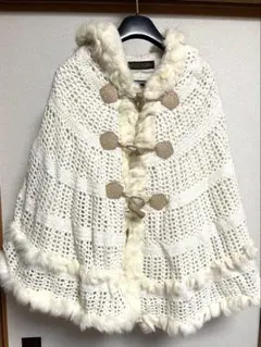 セシルマクビー　フード付きニットポンチョ