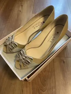 DIANA オープントゥパンプス ベージュ 24.5cmのサムネイル