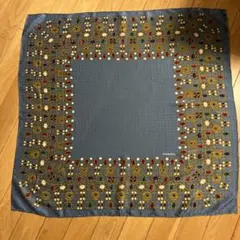 CHANEL 青色 シルクスカーフ　宝石チェーン柄　　80×80