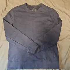 On ネイビー クルーネック トレーナー M