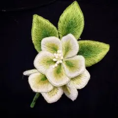 クリスマスローズ花刺繍ブローチ