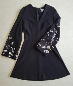 刺繍入り黒ワンピース