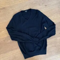 UNIQLO ブラック Vネックセーター ニット　メリノ　ウール100%