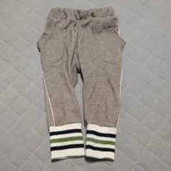 グレーのストライプリブ付きパンツ