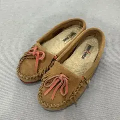 ミネトンカ リボン付き ベージュモカシン