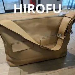 HIROFU ヒロフ キャメル色 レザーショルダーバッグ Hのロゴ付き