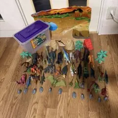 トイザらスアニマルゾーン　恐竜フィギュアセットと地形マット　収納箱付き