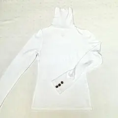 新品 ホワイト 白 タートルネック 薄手ニット 長袖