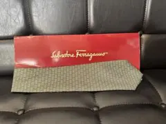 【値下げ新品未使用】Salvatore Ferragamo デザインネクタイ　柄