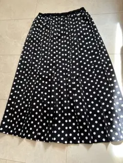 日本製 黒と白の水玉模様プリーツロングスカート