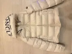 モンクレール　アイボリー　フード付きダウンジャケット