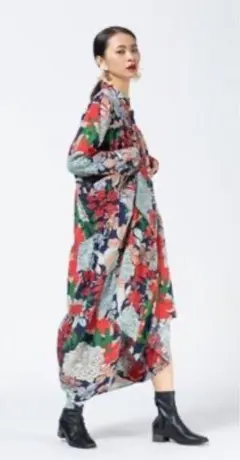 ☆再入荷☆ レトロ花柄 ロングワンピース