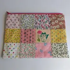パッチワーク風 猫と花 刺繍 フラットポーチ