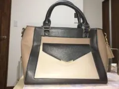 ベージュ ブラック ハンドバッグ タッセル付き
