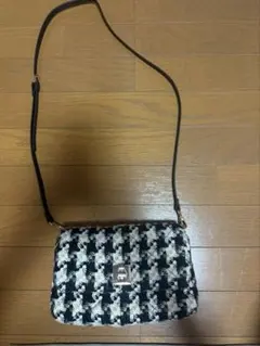 チェックのショルダーバッグ