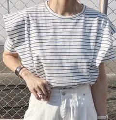 ★新品未使用★ISOOKラッフルショルダーTシャツ(chiica select)のサムネイル