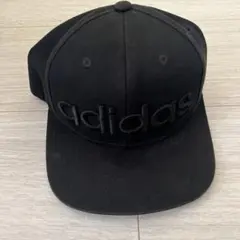 adidasキャップ　刺繍デカロゴ　黒