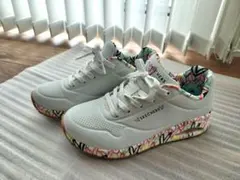 SKECHERS ハート柄スニーカー Uno Loving Love　24.5