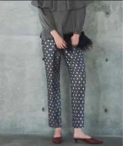 エルフランク グレーの水玉模様パンツ