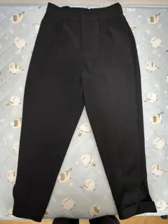 黒パンツ