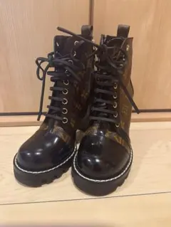 Louis Vuitton ブラウン レースアップブーツ