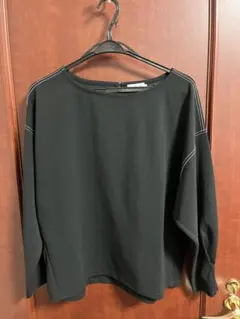 黒　長袖トップス