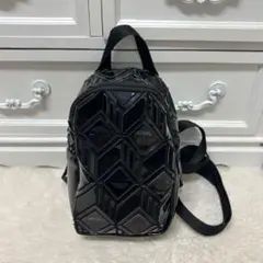 adidas ミニリュック　エナメルリュック　黒のサムネイル