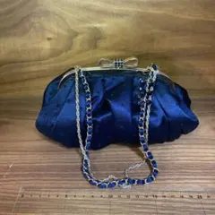 ネイビー フリルデザイン クラッチバッグ