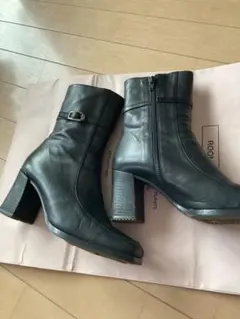 黒いレザーハーフブーツ バックジッパー滑り止め付き