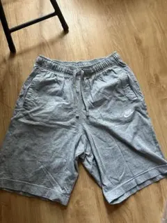 Nike グレー ショートパンツ