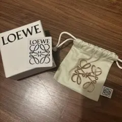 ブローチ