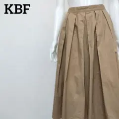 ケービーエフ ボリュームタックフレアスカート ミディ丈 アーバンリサーチ