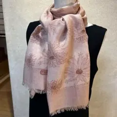 フェラガモ　新品　タグ付き　大判スカーフ　イタリア製　ちょっと値下げ Salvatore Ferragamo - フェラガモ□ロゴ入り鳥×植物柄大判