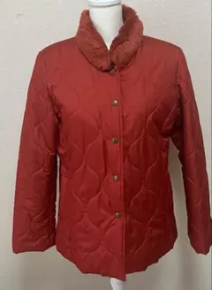ファー付き赤キルティングダウンジャケット