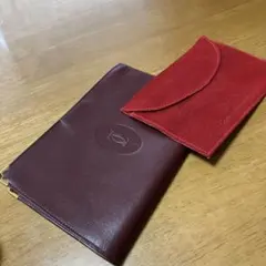 【美品】カルティエマストラインボルドーレザーポーチと赤のスエードフラットポーチ付