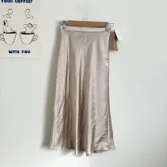 オゾック　サテンロングスカート　ほんのりフレア　大人可愛い◎ ウエストゴム