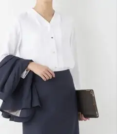 ORIHICA 美ラクるブラウス メタルボタン付き前開きVネック　S 美品のサムネイル