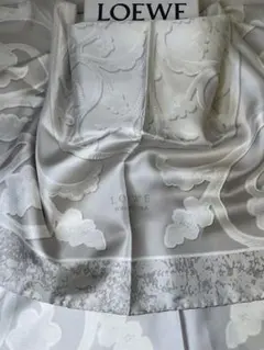 【新品未使用】LOEWE エレガント ホワイトグレー スカーフ　タグ付き