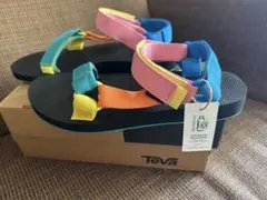 Teva マルチカラー スポーツサンダル