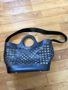 HEREU ブラック レザー メッシュ ショルダーバッグのサムネイル