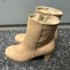 新品ベージュ ブーツ　24.5センチ