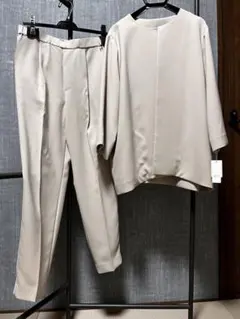 ANCHOR WOMAN ベージュ パンツスーツ LLサイズ　衣類カバー付き