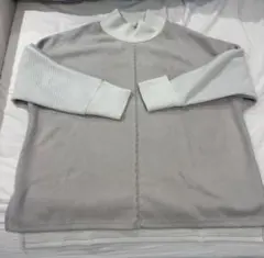 COLLAGEGALLARDAGALANTE グレーとホワイトのハイネック長袖