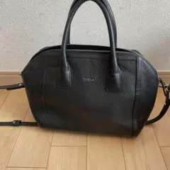 フォーマルにも使用でき使いやすいです