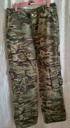 迷彩 カーゴパンツ サイドポケット付き