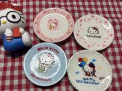 ハローキティの50周年を祝う可愛い小皿4枚セット。