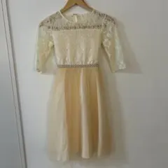 レースとチュールのドレス 150