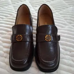 ダークブラウン ローファー ゴールド装飾