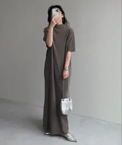 【新品未使用】wee9s デイリースーパーストレッチプリーツワンピース[半袖]